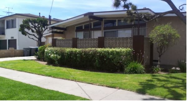 Berendo Apartments property